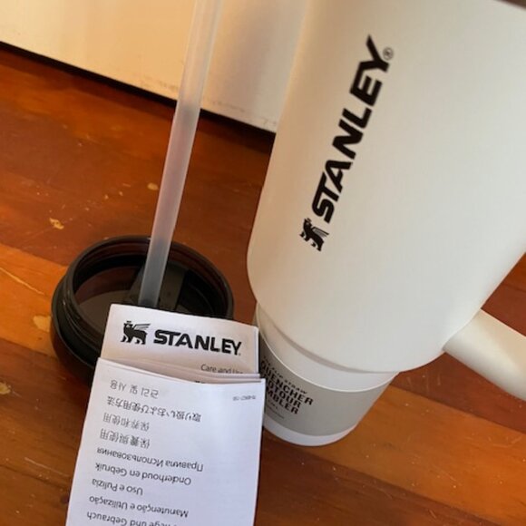 NEW Stanley Water Bottle Cold Flip Straw Quencher White Handle Hiking Athletic - Picture 12 of 13